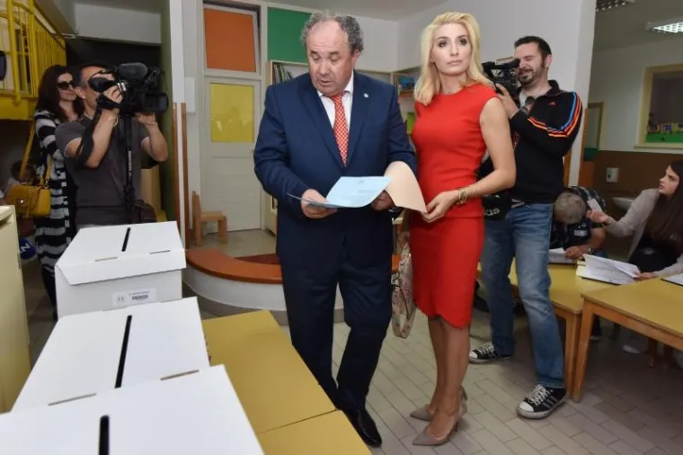 Kandidat za gradonačelnika Željko Kerum ubacio glasački listić u krivu kutiju