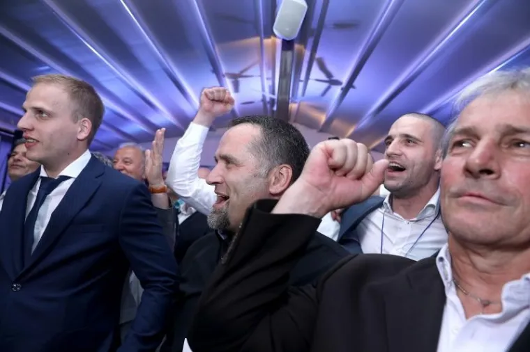 RAZUZDANO SLAVLJE NOVE ZVIJEZDE DESNICE: Pogledajte kako se rasplesala Bruna Esih