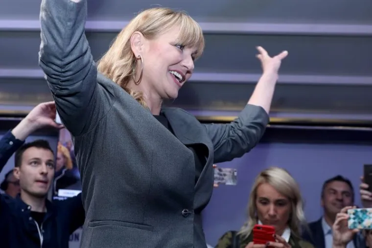 RAZUZDANO SLAVLJE NOVE ZVIJEZDE DESNICE: Pogledajte kako se rasplesala Bruna Esih