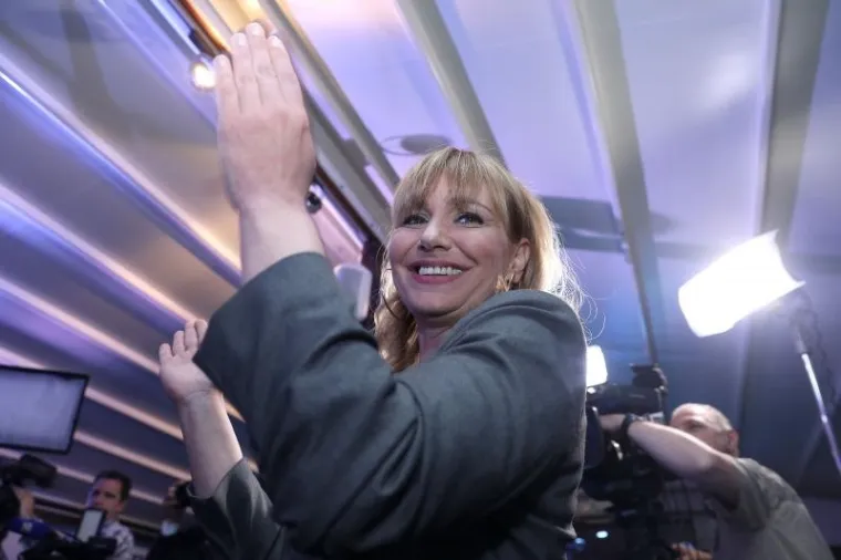 RAZUZDANO SLAVLJE NOVE ZVIJEZDE DESNICE: Pogledajte kako se rasplesala Bruna Esih