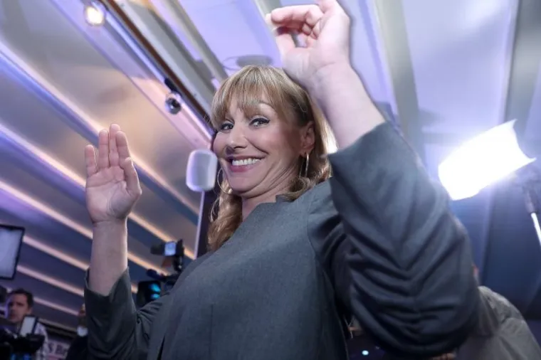 RAZUZDANO SLAVLJE NOVE ZVIJEZDE DESNICE: Pogledajte kako se rasplesala Bruna Esih