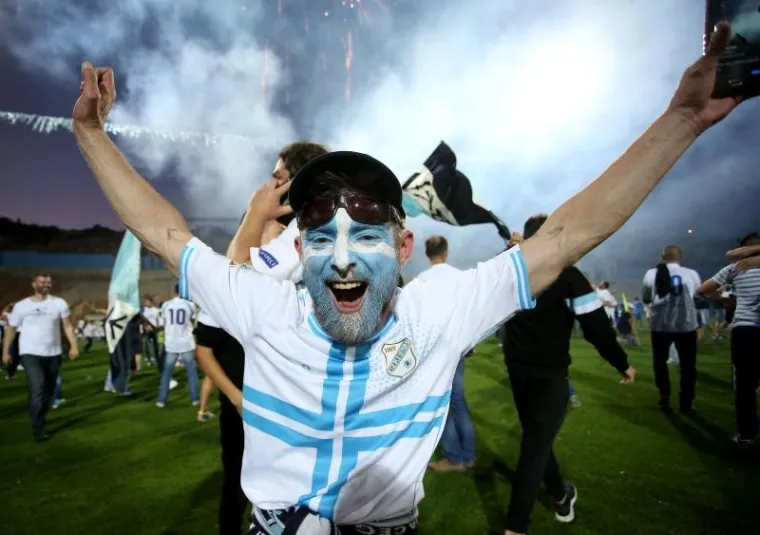 VELIKA GALERIJA SLAVLJA U RIJECI: Emocije su na Kvarneru dotaknule nebo, navijači uletjeli na teren i s igračima proslavili titulu!