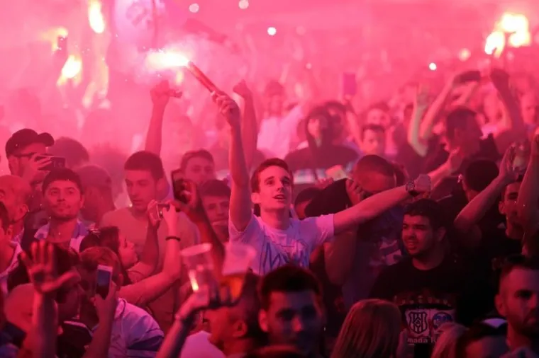 Slavlje navijača na Gatu Karoline Riječke nakon &scaron;to je pobjedom nad Cibalijom Rijeka osvojila prvaka Hrvatske