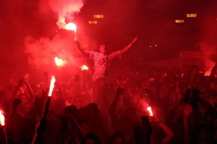 VELIKA GALERIJA SLAVLJA U RIJECI: Emocije su na Kvarneru dotaknule nebo, navijači uletjeli na teren i s igračima proslavili titulu!