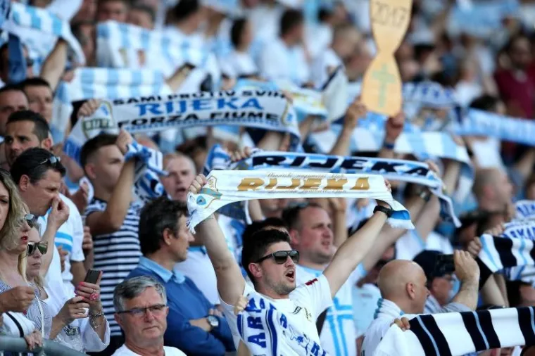Navijači Rijeke slave na Rujevici, u pretposljednjem kolu Kekova momčad protiv Cibalije ide po  potvrdu naslova prvaka