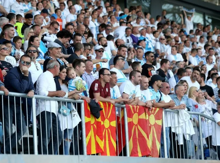 RUJEVICA JE NA NOGAMA: Navijači na tribinama slave, ovo je povijesni dan za Rijeku