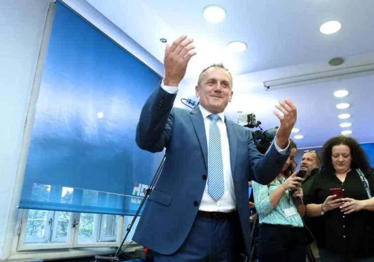 Čekanje rezultata lokalnih izbora u stožeru kandidata za gradonačelnika Drage Prgometa u središnjici HDZ-a na Trgu žrtava fašizma