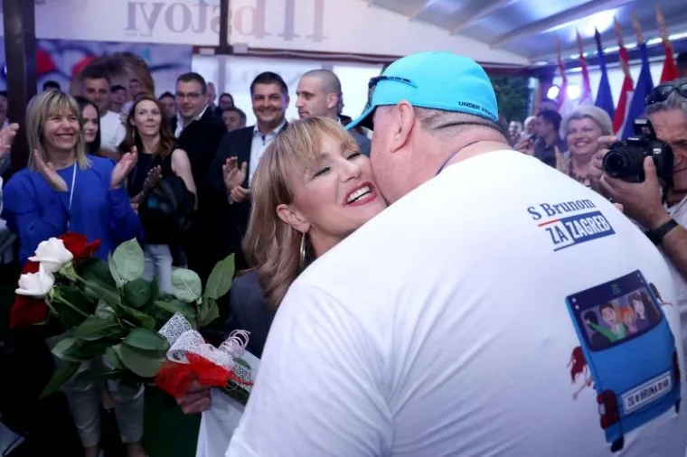 Hasanbegović izljubio Brunu Esih nakon objave rezultata