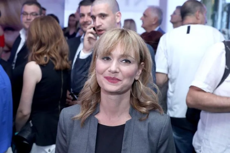 Hasanbegović izljubio Brunu Esih nakon objave rezultata