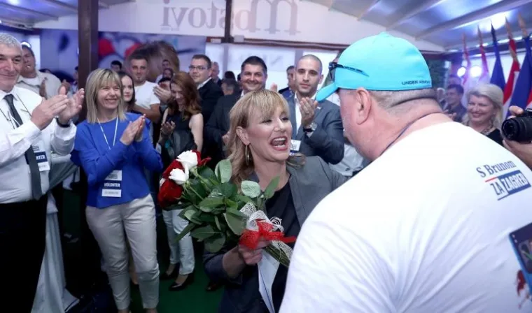 Hasanbegović izljubio Brunu Esih nakon objave rezultata