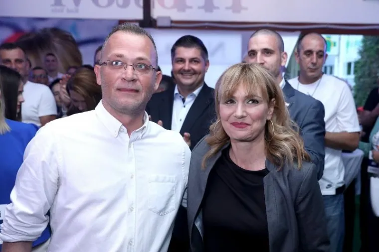 Hasanbegović izljubio Brunu Esih nakon objave rezultata