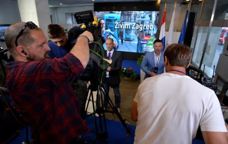 ZAGREB: Okupljanje u stožeru Milana Bandića u Pra&scaron;koj ulici