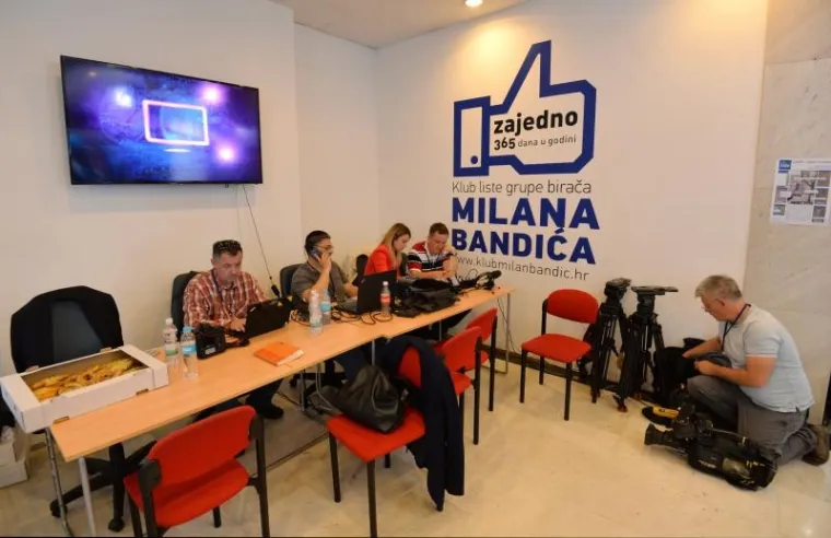 ZAGREB: Okupljanje u stožeru Milana Bandića u Pra&scaron;koj ulici