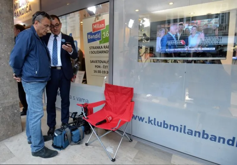 ZAGREB: Okupljanje u stožeru Milana Bandića u Pra&scaron;koj ulici