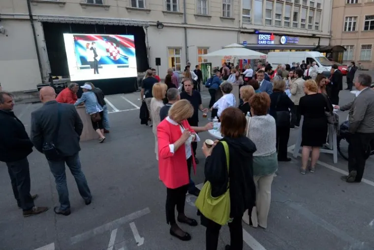 ZAGREB: Okupljanje u stožeru Milana Bandića u Pra&scaron;koj ulici
