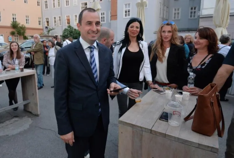 ZAGREB: Okupljanje u stožeru Milana Bandića u Pra&scaron;koj ulici