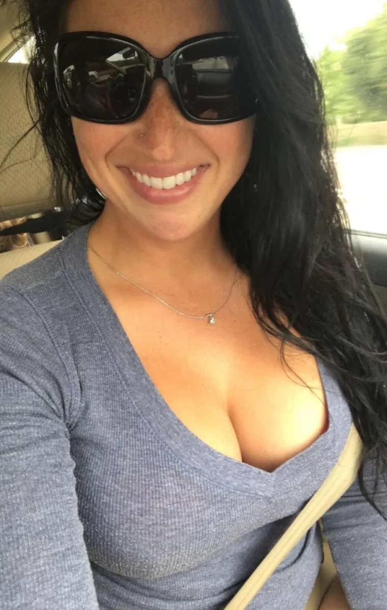 NIJE NJIMA LAKO... &Scaron;to god da rade, zbog jednog detalja svi misle da su vulgarne i napaljene