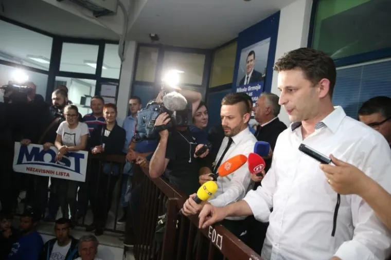 Bakljada u Metkoviću, Mostovci slavili izborne rezultate