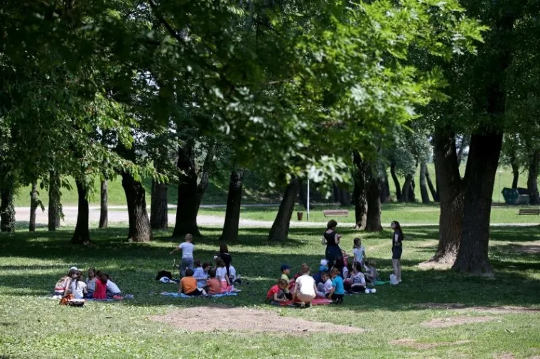 Genijalan projekt za klince: djeca na dekama uživala u čitanju knjiga uz jezero Bundek