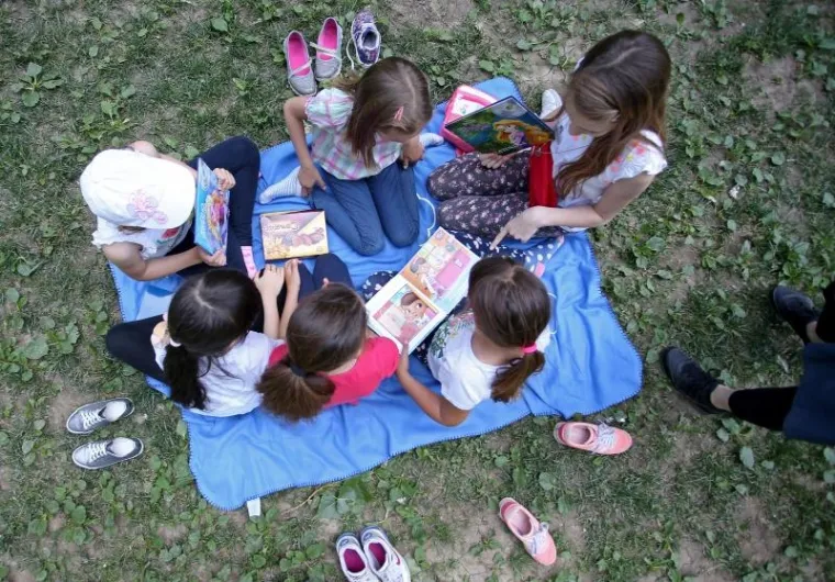 Genijalan projekt za klince: djeca na dekama uživala u čitanju knjiga uz jezero Bundek