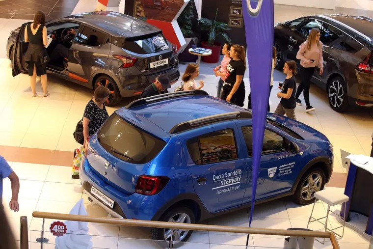 SEKSI DJEVOJKE I BRZI AUTOMOBILI: Zavr&scaron;io je Zagreb Auto Week, evo kako je bilo