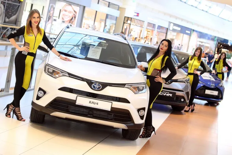 SEKSI DJEVOJKE I BRZI AUTOMOBILI: Zavr&scaron;io je Zagreb Auto Week, evo kako je bilo