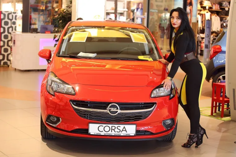 SEKSI DJEVOJKE I BRZI AUTOMOBILI: Zavr&scaron;io je Zagreb Auto Week, evo kako je bilo