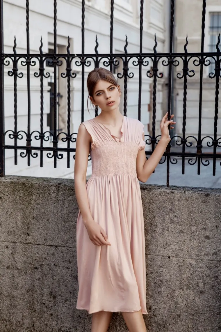 Omiljeni komadi iz kolekcije mogu se isprobati u prekrasnom zagrebačkom MAI showroom-u na adresi Dudovec 51, a sve novosti pratiti putem Instagram stranice www.instagram.com/maibymajda i Facebook profila MAI by Majda.