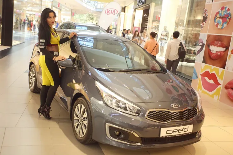 DJEVOJKE, ADRENALIN I MIRIS OKTANA: Pogledajte prizore koji su obilježili 10. izdanje Zagreb Auto Weeka