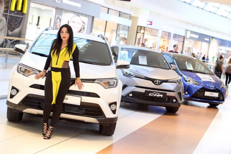 DJEVOJKE, ADRENALIN I MIRIS OKTANA: Pogledajte prizore koji su obilježili 10. izdanje Zagreb Auto Weeka