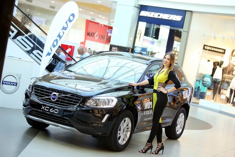 DJEVOJKE, ADRENALIN I MIRIS OKTANA: Pogledajte prizore koji su obilježili 10. izdanje Zagreb Auto Weeka