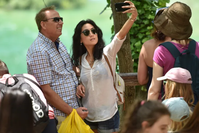 Turisti uživaju u ljepotama Nacionalnog parka Krka