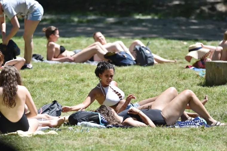 Turisti uživaju u ljepotama Nacionalnog parka Krka