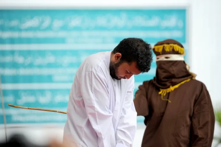 Indonezija: Na javnom &scaron;ibanju dvojice homoseksualaca svjetina pljeskala