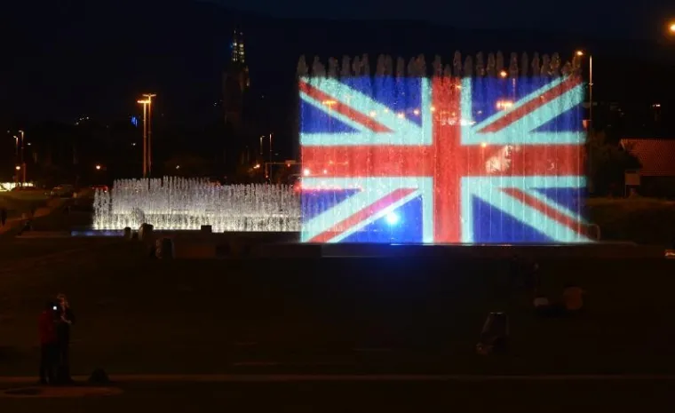 I ZAGREB JE UZ MANCHESTER: U spomen na poginule zagrebačke fontane svijetlile u bojama Union Jacka