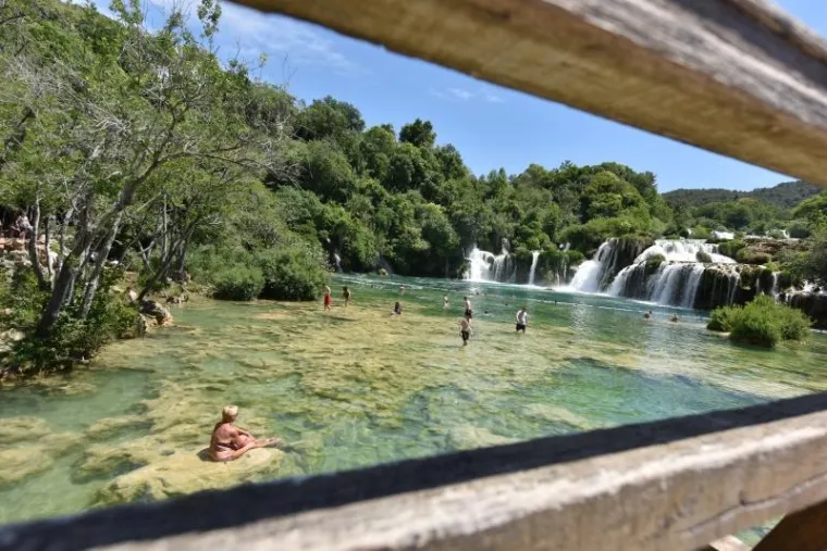 SVJETSKI, A NAŠE: 19 fotografija zbog kojih ćete poželjeti da ste i vi danas bili na slapovima Krke