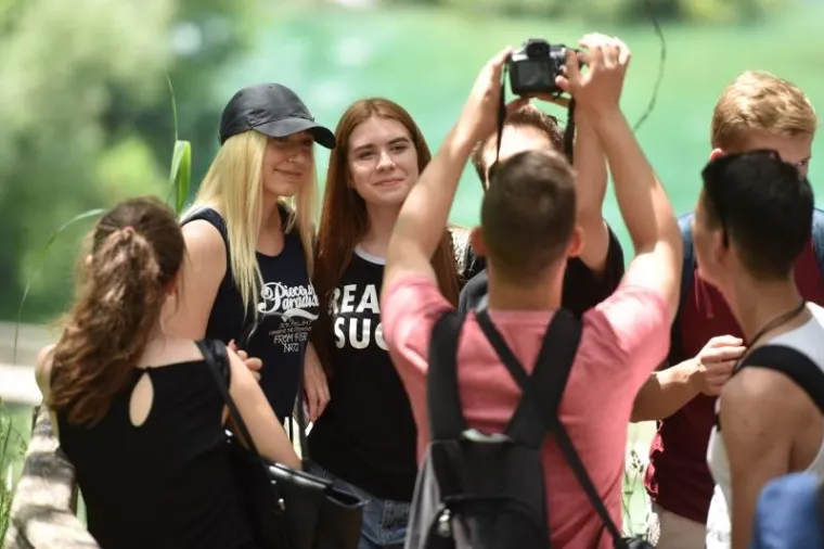 SVJETSKI, A NAŠE: 19 fotografija zbog kojih ćete poželjeti da ste i vi danas bili na slapovima Krke