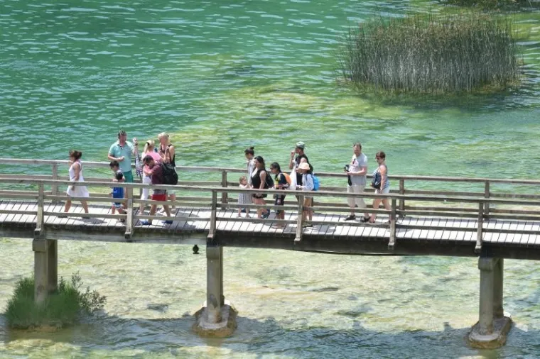 SVJETSKI, A NAŠE: 19 fotografija zbog kojih ćete poželjeti da ste i vi danas bili na slapovima Krke