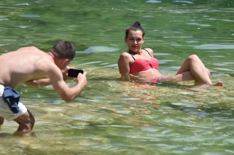 SVJETSKI, A NAŠE: 19 fotografija zbog kojih ćete poželjeti da ste i vi danas bili na slapovima Krke