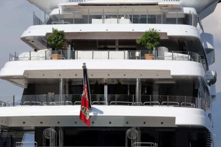 OVAKO IZGLEDA 93 METRA ČISTOG LUKSUZA: Ruski oligarh i Putinov prijatelj doplovio megajahtom u Hrvatsku