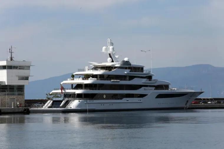 OVAKO IZGLEDA 93 METRA ČISTOG LUKSUZA: Ruski oligarh i Putinov prijatelj doplovio megajahtom u Hrvatsku