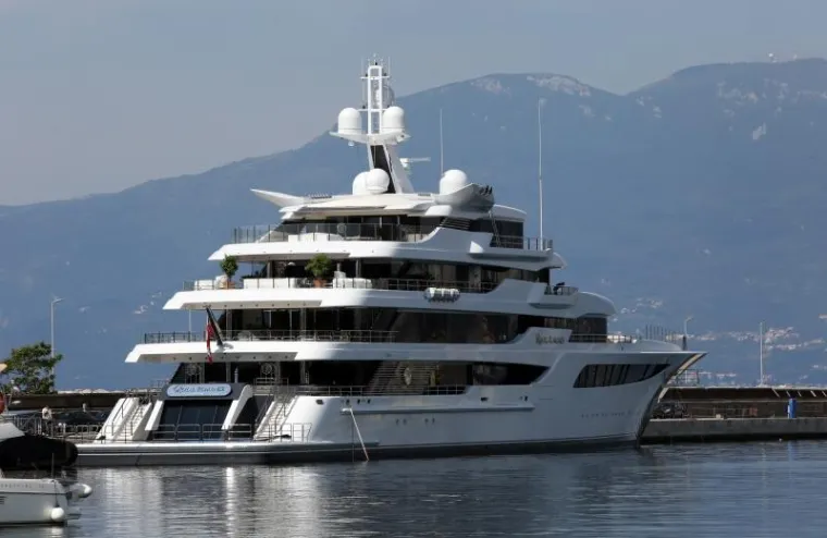 OVAKO IZGLEDA 93 METRA ČISTOG LUKSUZA: Ruski oligarh i Putinov prijatelj doplovio megajahtom u Hrvatsku