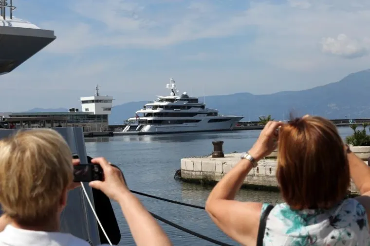 OVAKO IZGLEDA 93 METRA ČISTOG LUKSUZA: Ruski oligarh i Putinov prijatelj doplovio megajahtom u Hrvatsku