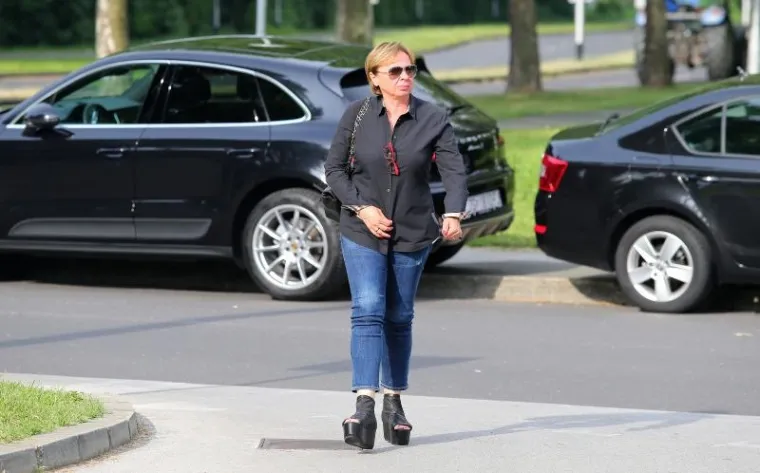 Agrokorovi dobavljači svoje bijesne aute parkirali na nogostup i otežali kretanje umirovljenicima