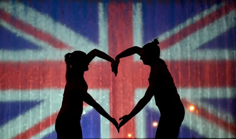 Zagrebačke fontane osvijetljene u spomen na žrtve terorističkog napada u Manchesteru