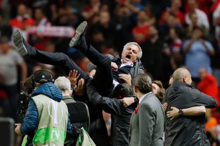 OVAKO SLAVI MANCHESTER UNITED: Mourinho na rukama, igrači u transu