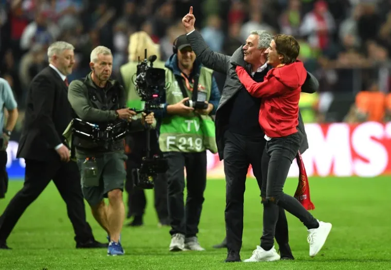 OVAKO SLAVI MANCHESTER UNITED: Mourinho na rukama, igrači u transu