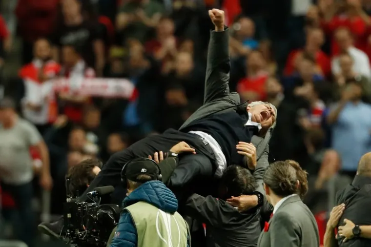 OVAKO SLAVI MANCHESTER UNITED: Mourinho na rukama, igrači u transu