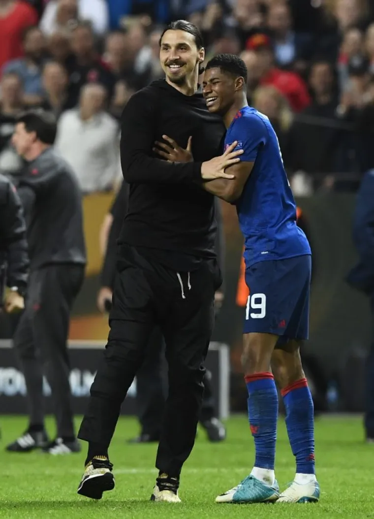 OVAKO SLAVI MANCHESTER UNITED: Mourinho na rukama, igrači u transu