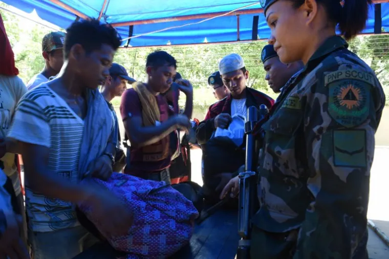 Masovni egzodus Filipinaca, u strahu za život bježe iz grada Marawija